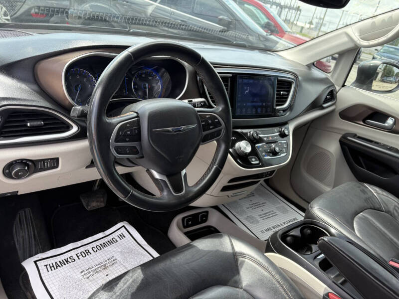 2017 Chrysler Pacifica Touring-L