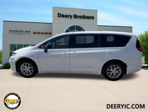 2025 Chrysler Pacifica Select