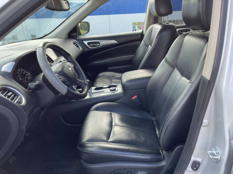 2017 Nissan Pathfinder SL