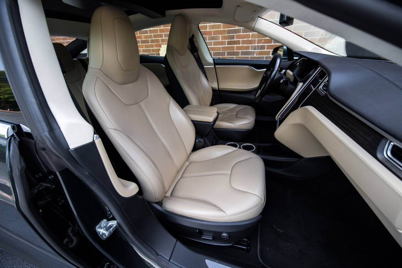 2014 Tesla Model S 11