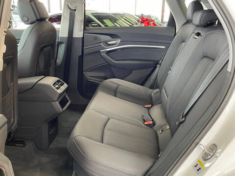 2022 Audi e-tron quattro Premium Plus