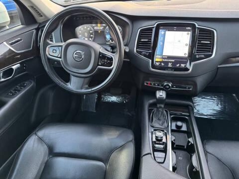 2017 Volvo XC90 T6 Momentum