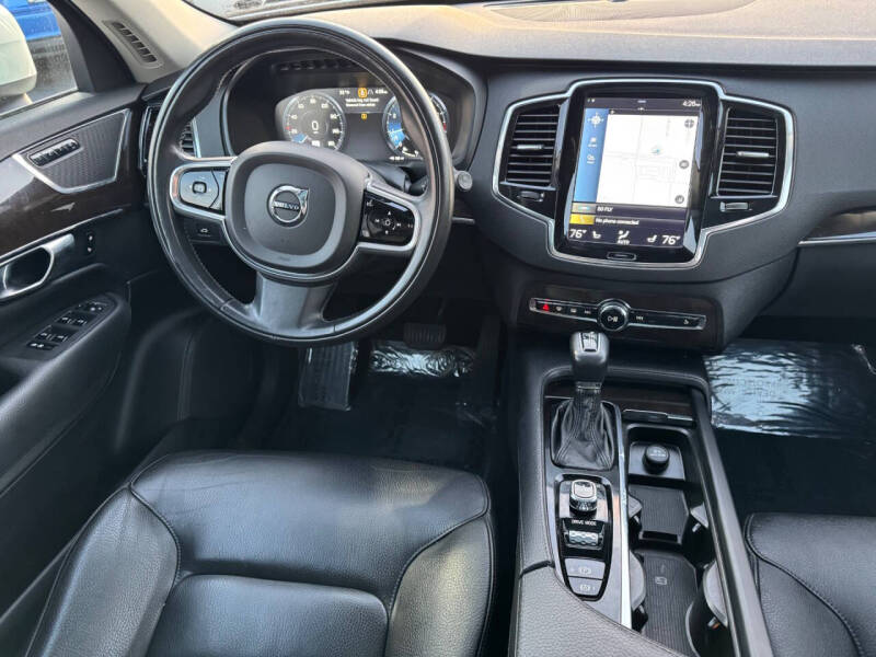 2017 Volvo XC90 T6 Momentum