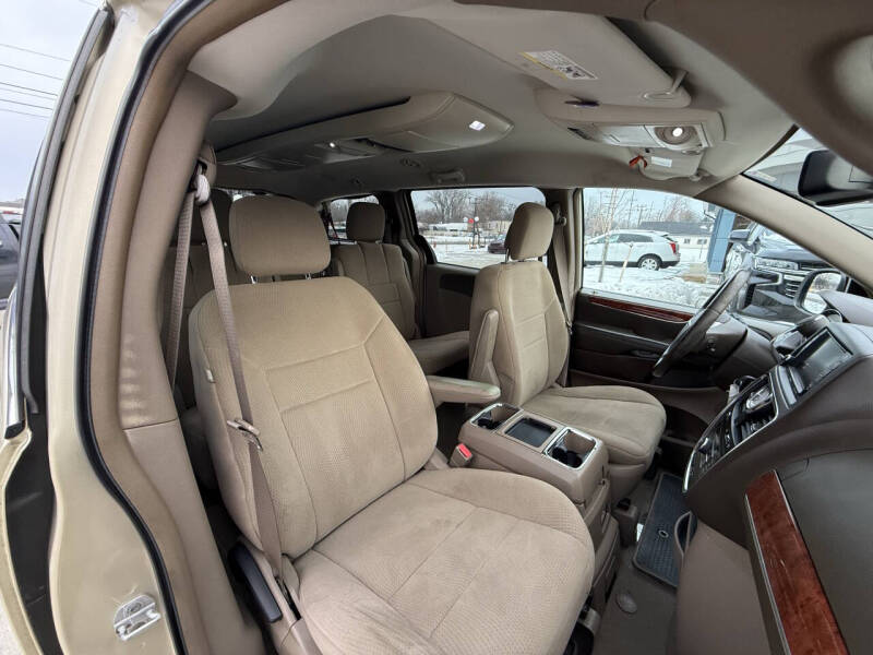 2012 Chrysler Town and Country Touring