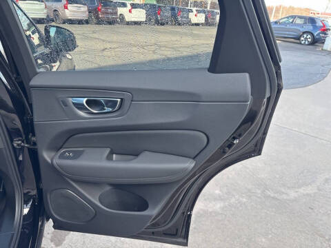 2026 Volvo XC60 B5 Ultra Black Edition