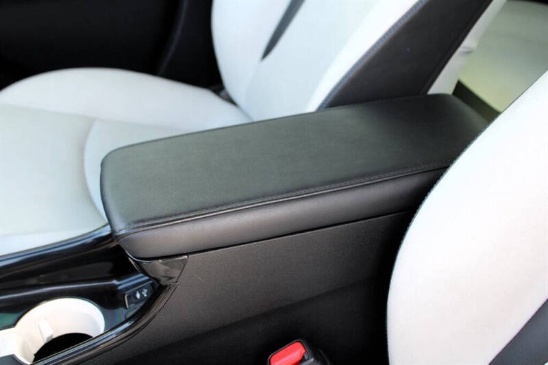 2017 Toyota Prius Three Touring