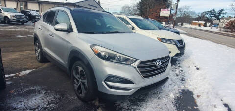 2016 Hyundai Tucson for sale at Topham Automotive Inc. in Middleboro MA