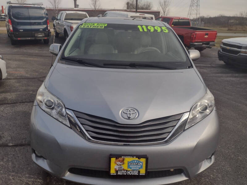 2014 Toyota Sienna XLE photo 3