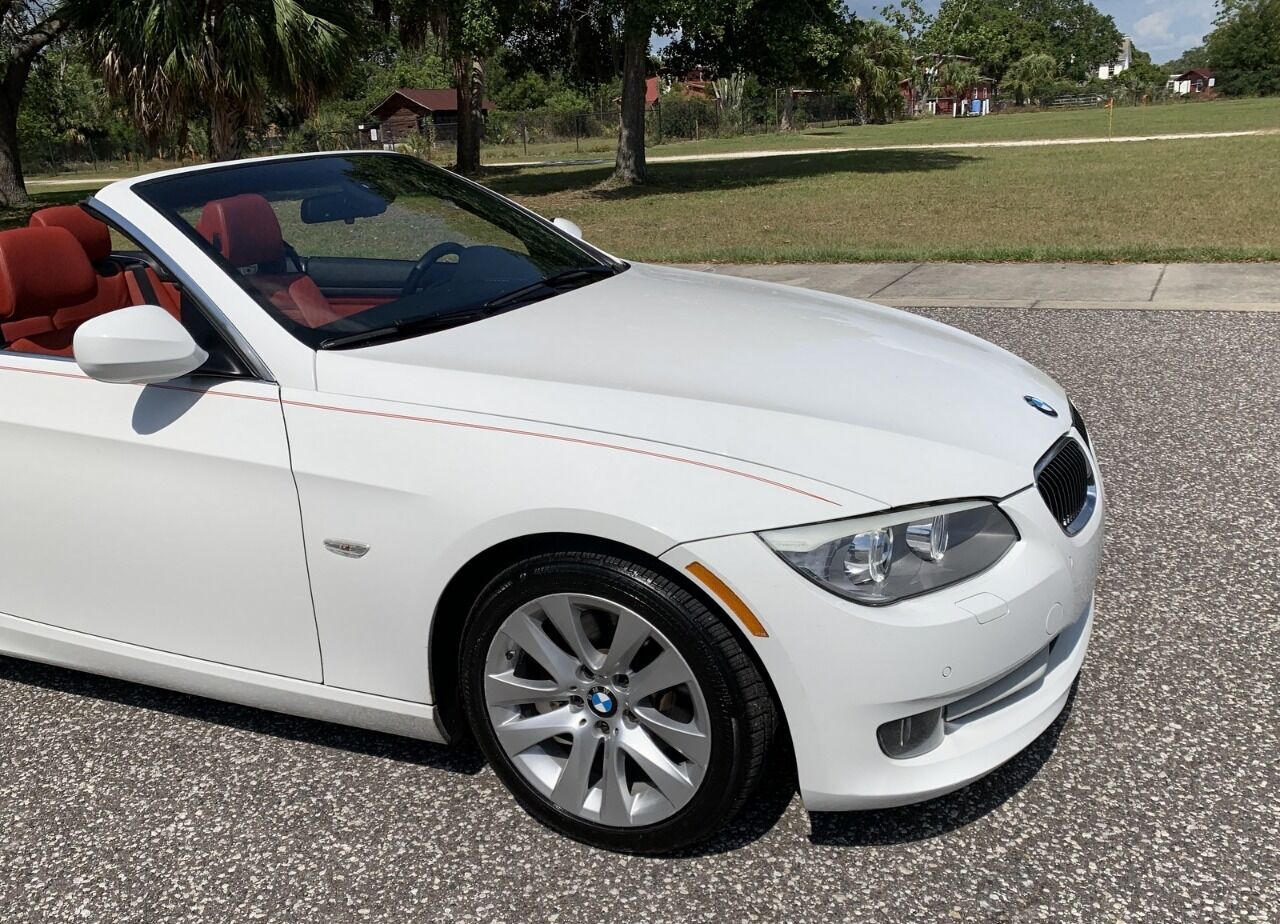 2013 BMW 3 Series 11