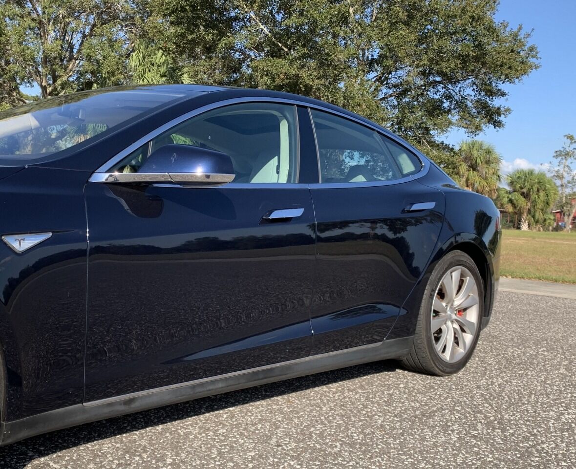 2014 Tesla Model S 17