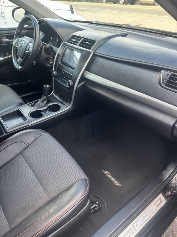 2017 Toyota Camry SE