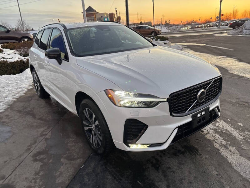 2025 Volvo XC60 B5 Core Dark Theme