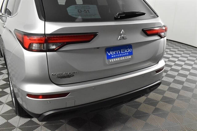 2024 Mitsubishi Outlander ES