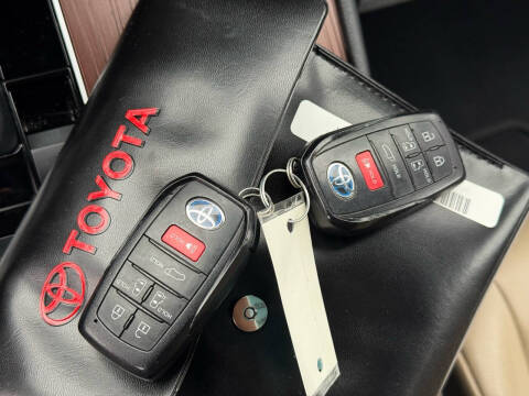 2021 Toyota Sienna XLE 8-Passenger