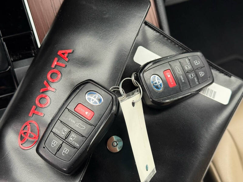 2021 Toyota Sienna XLE 8-Passenger