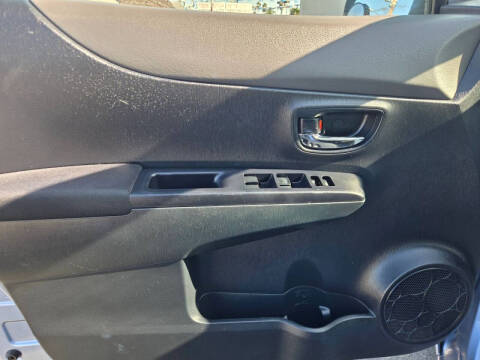 2012 Toyota Yaris 5-Door SE