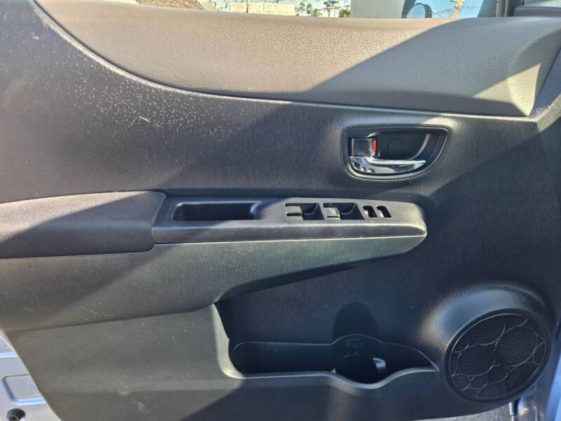 2012 Toyota Yaris 5-Door SE