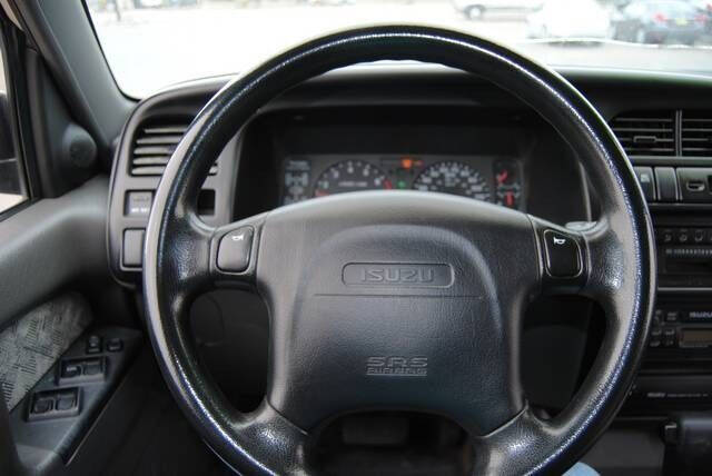 2001 Isuzu Trooper LS