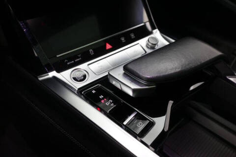 2022 Audi e-tron quattro Premium Plus
