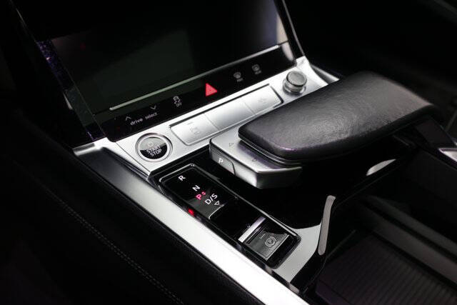 2022 Audi e-tron quattro Premium Plus
