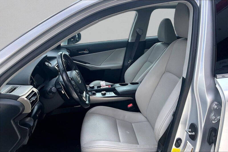 2016 Lexus IS 200t