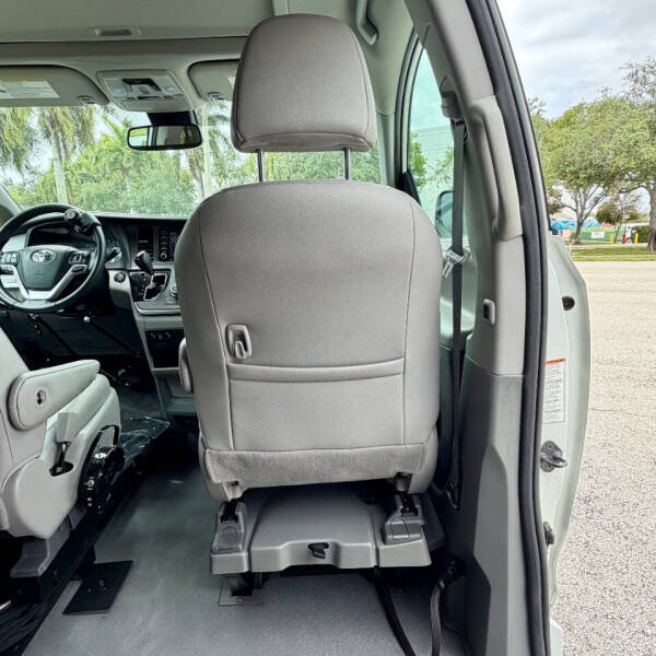 2020 Toyota Sienna XLE 8-Passenger