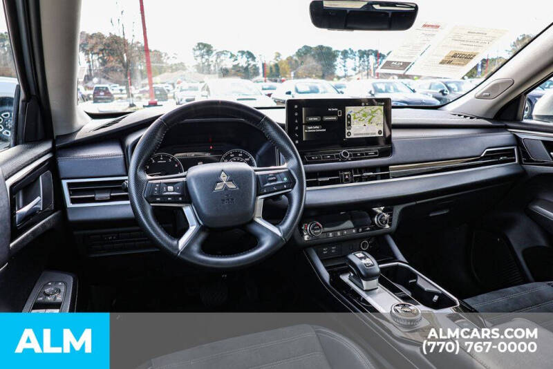 2025 Mitsubishi Outlander SE