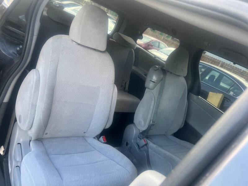 2015 Toyota Sienna LE 8-Passenger