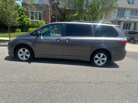 2017 Toyota Sienna LE 8-Passenger