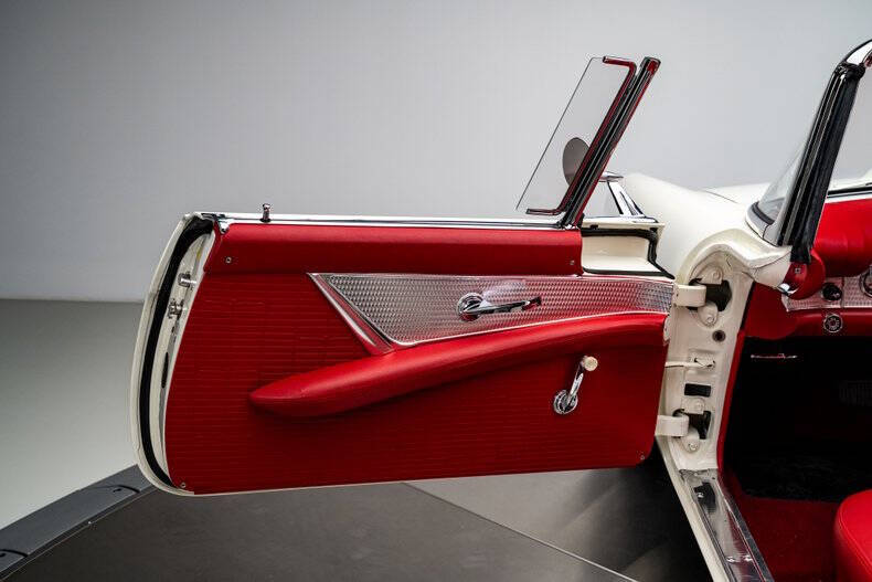 1957 Ford Thunderbird