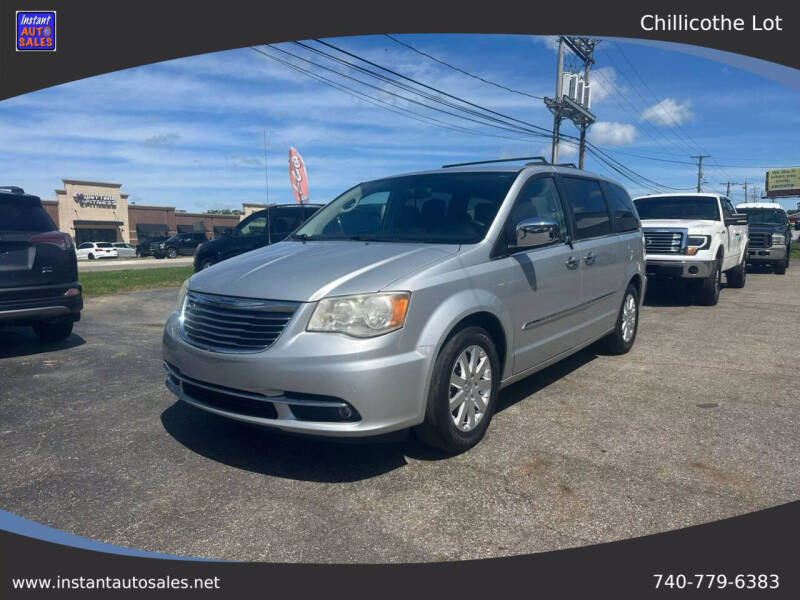 2012 Chrysler Town and Country Touring-L