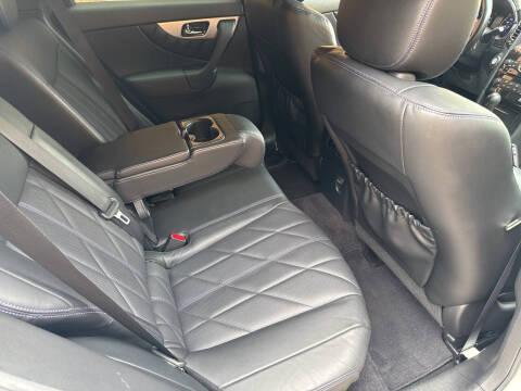 2017 Infiniti QX70