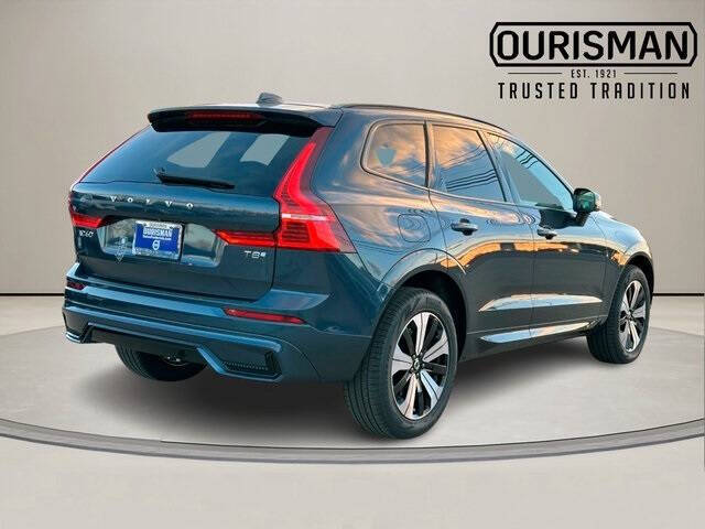 2025 Volvo XC60 T8 Core Dark Theme