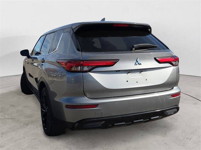2023 Mitsubishi Outlander SE