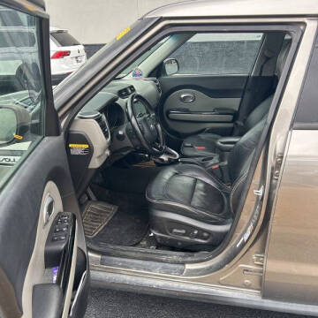 2016 Kia Soul +