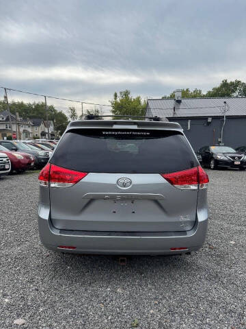 2014 Toyota Sienna LE 7-Passenger