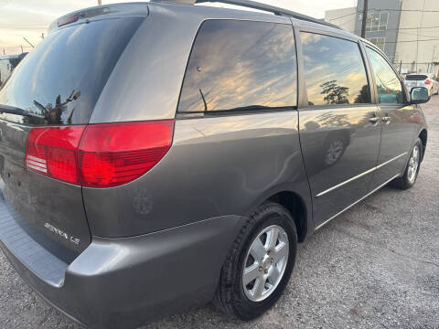 2004 Toyota Sienna LE 7 Passenger