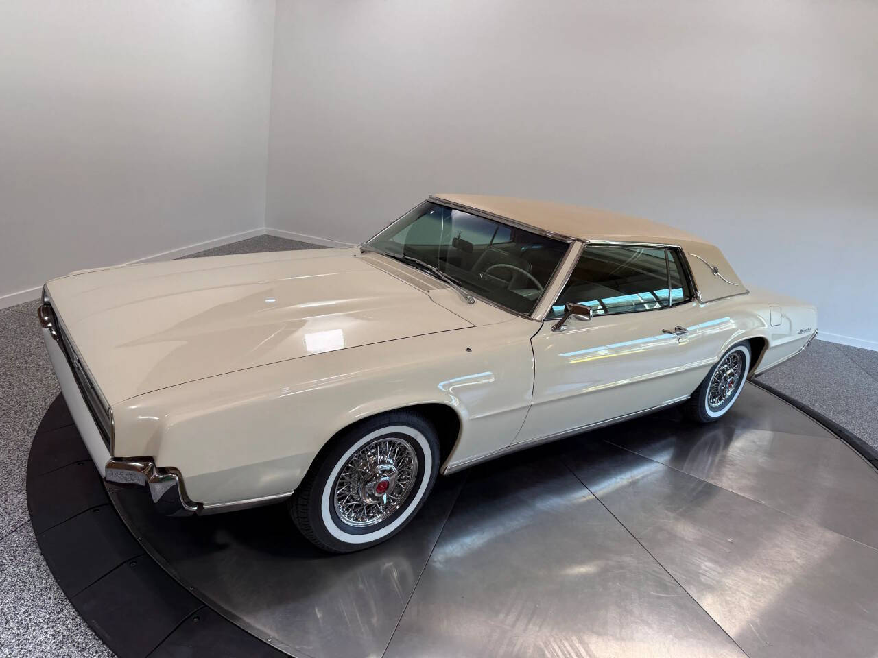 1967 Ford Thunderbird 9
