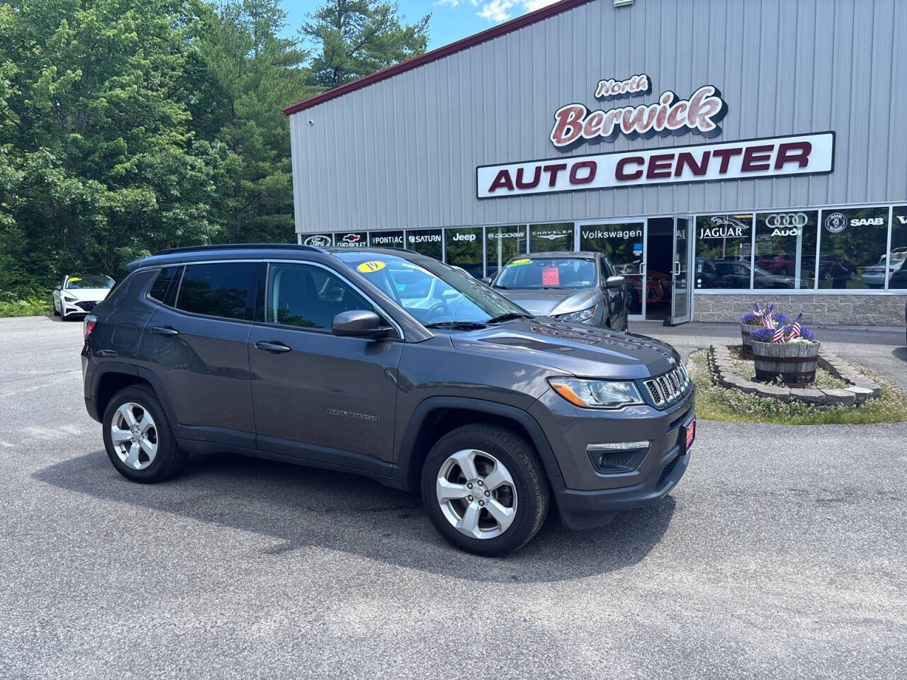 Gray 2019 Jeep Compass Latitude 4x4 Latitude 4dr SUV 1