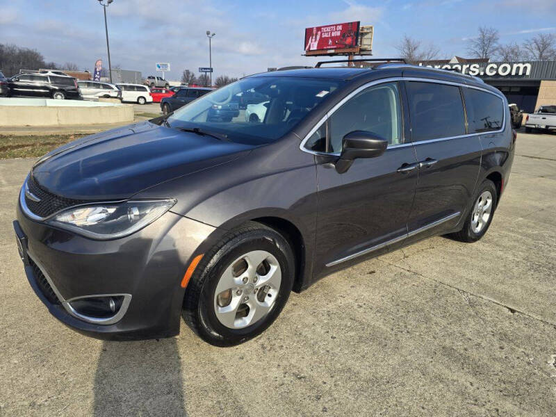 2017 Chrysler Pacifica Touring-L Plus