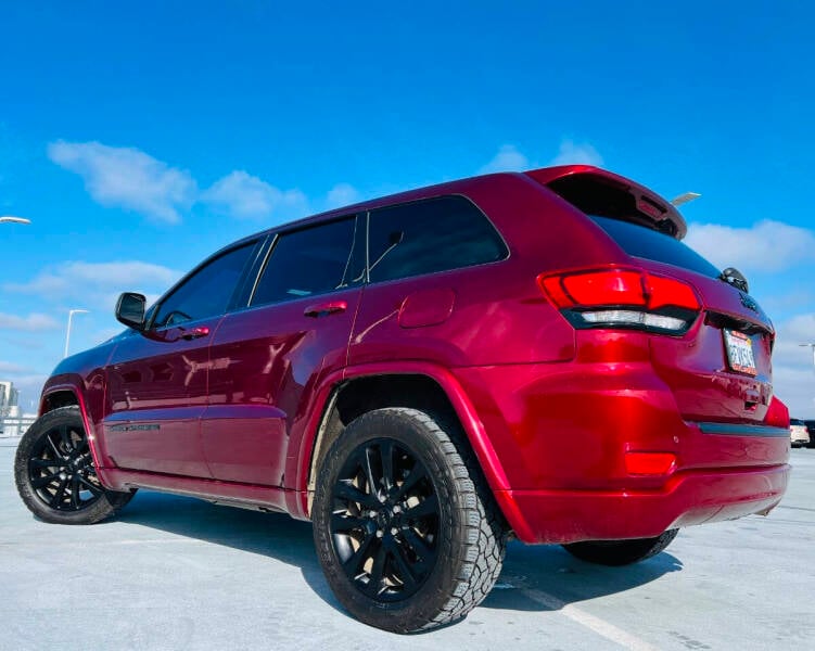 2018 Jeep Grand Cherokee Altitude photo 5