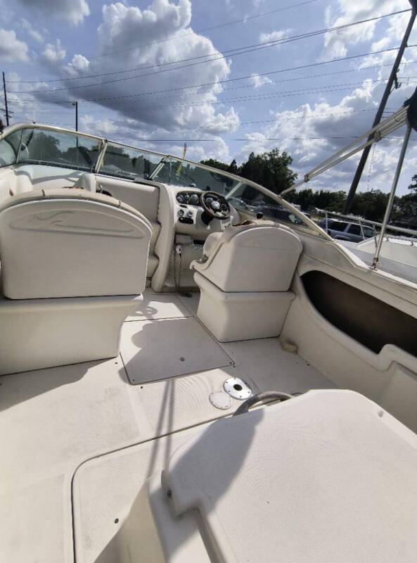2001 Sea Ray 225 Weekender