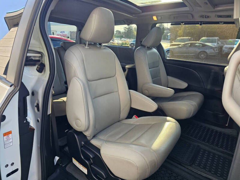 2017 Toyota Sienna Limited Premium 7-Passenger