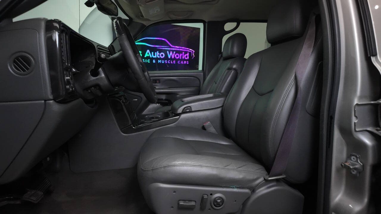 2004 Chevrolet Avalanche 26