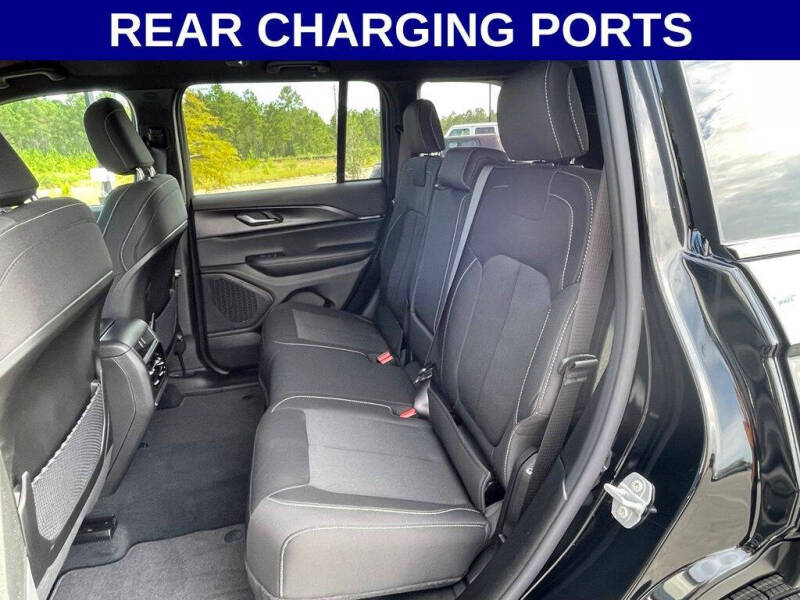 2026 Jeep Grand Cherokee Laredo