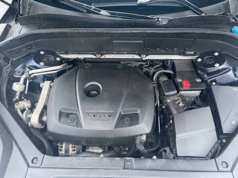 2016 Volvo XC90 T6 Momentum