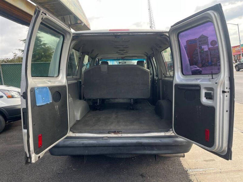 2011 Ford E-Series E-150 XLT