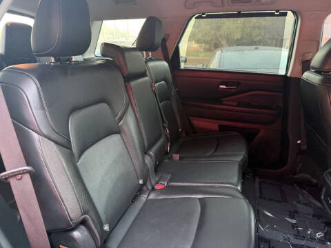 2022 Nissan Pathfinder SL
