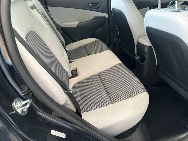 2023 Hyundai Kona SE