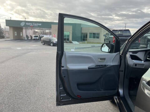 2015 Toyota Sienna L 7-Passenger